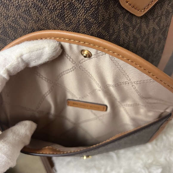 Michael Kors Tote - Picture 9 of 9